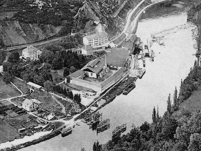 [La construction de l'ancien pont]